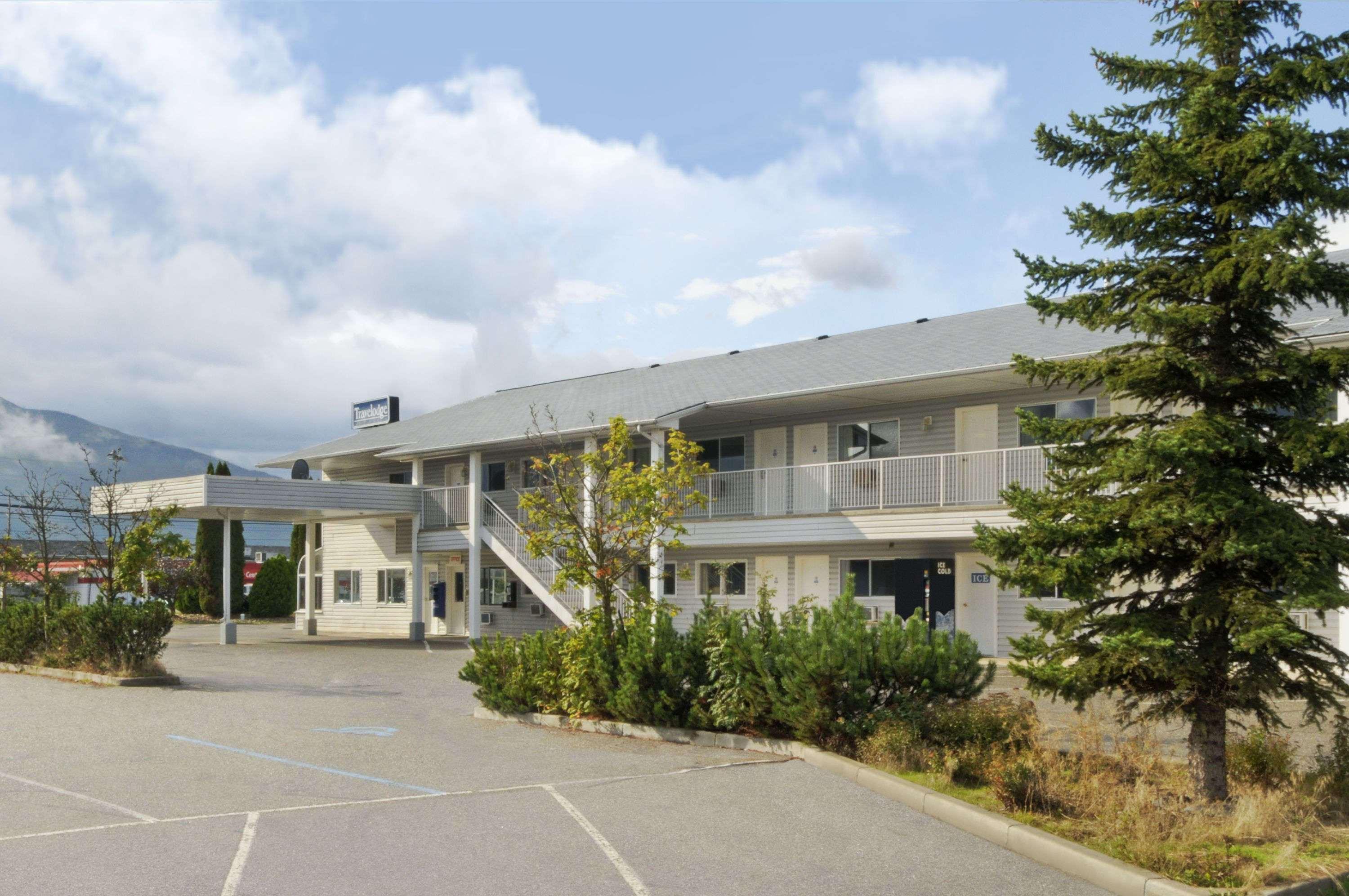 Travelodge By Wyndham Salmon Arm Bc Exterior foto